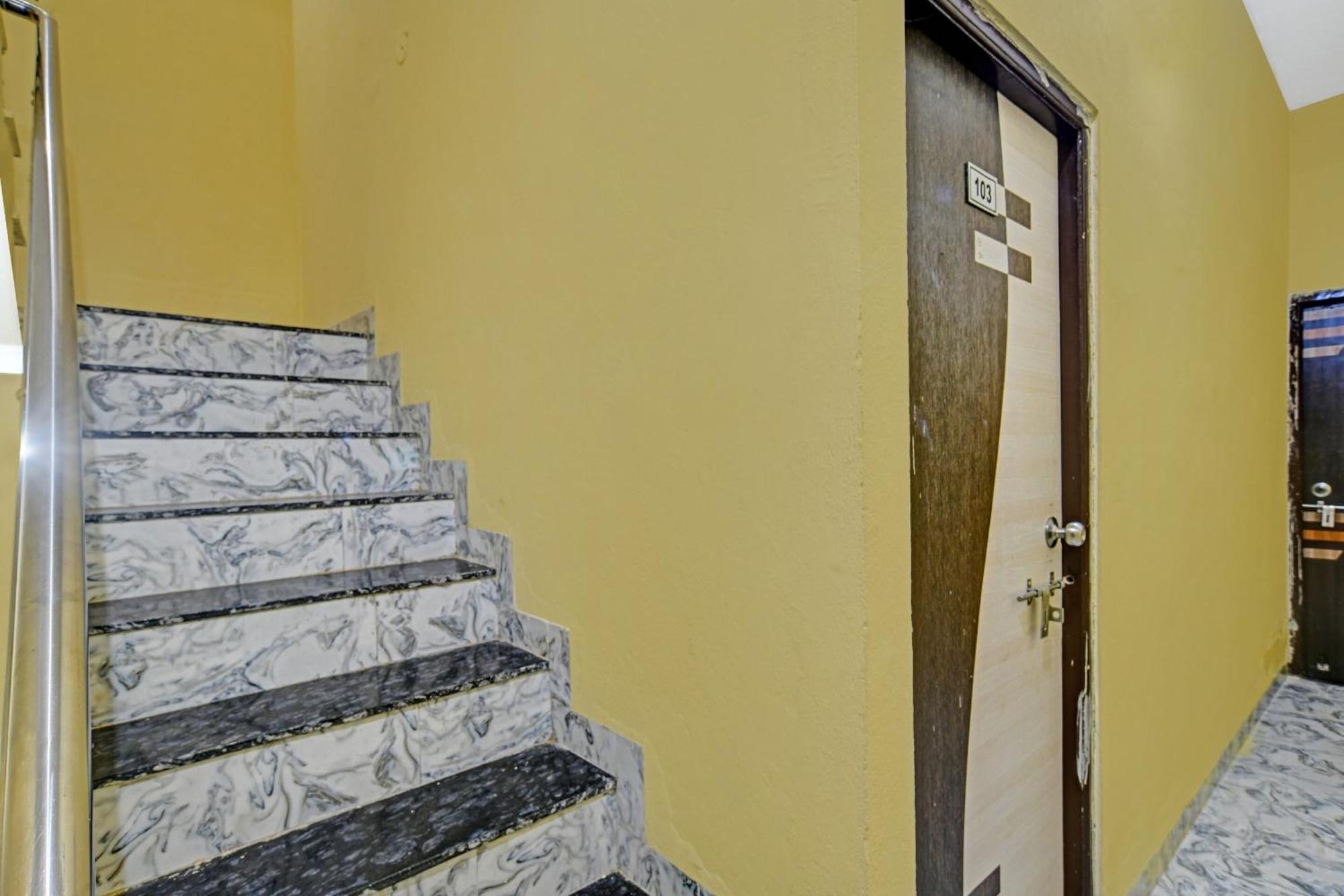 Hotel O Honey Palace In Indore